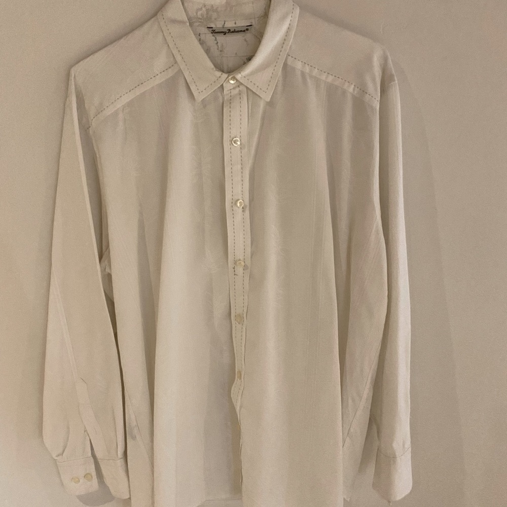 Tommy Bahama XL White long sleeve shirt w/patterned detail